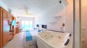1 bedroom, iron/ironing board, WiFi, bed sheets - BEAUTIFUL SUITE WITH OCEAN VIEW AND WHIRLPOOL TUB IN THE HOTEL ZONE (Cancun)