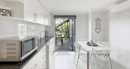 Spacious Beach Studio With Alfresco Dining