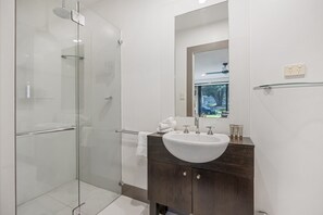 Apartment | Bathroom