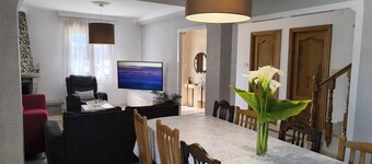 House ideal for groups and families, sea views, beach at 300m, parking, barbecue.