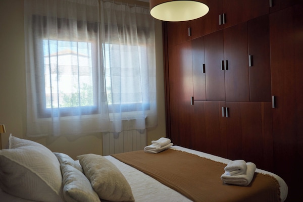 5 chambres, fer et planche à repasser, Wi-Fi gratuit, draps fournis