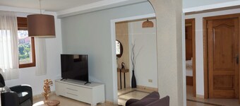 House Ameixida, for large groups, sea views, beach 300m, parking, barbecue