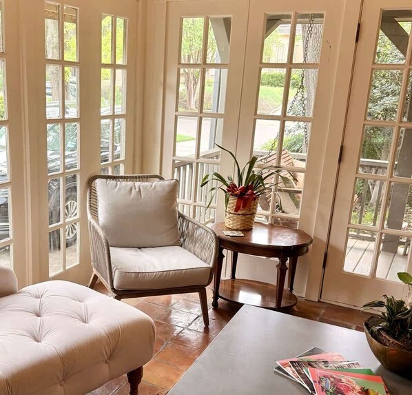 TV - Beautiful Historic Home in Monte Vista (San Antonio)