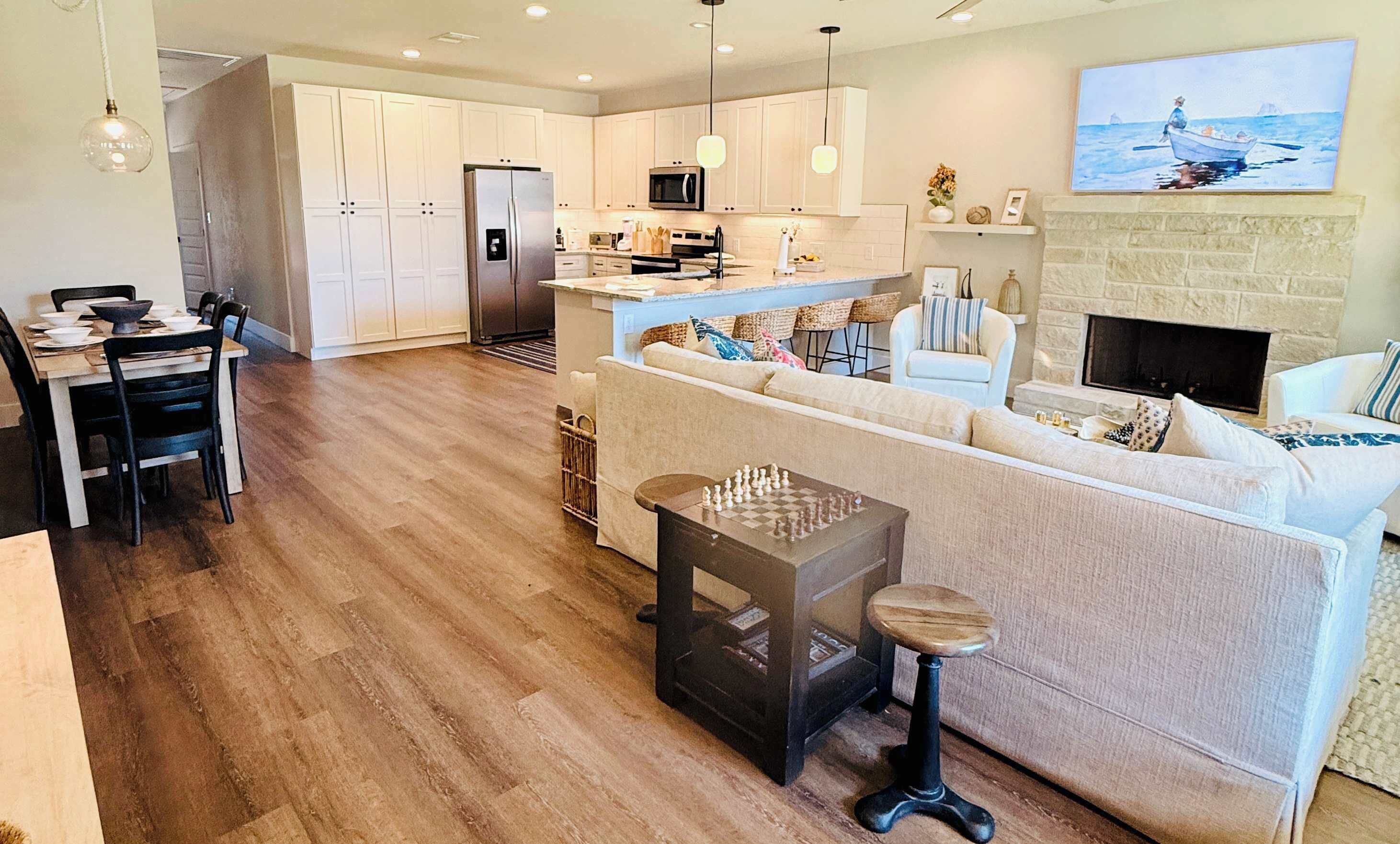 Televisión y chimenea 