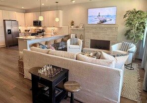 TV, fireplace