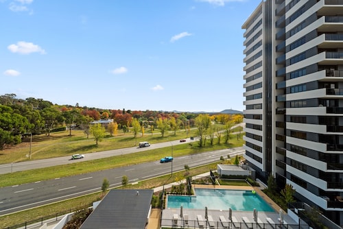 Stylish 2-bed Apartment With Luxe Amenities Access