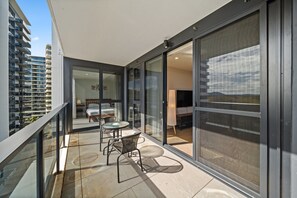 Apartment | Tempat makan luar