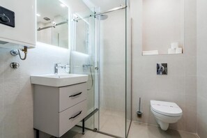 Shower, hair dryer, towels, soap - Charming 1-bedroom apartment in enchanting Risan with AC (Risan)