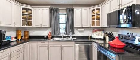 Micro-ondes, four, plaque de cuisson, lave-vaisselle