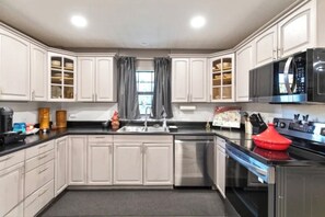 Micro-ondes, four, plaque de cuisson, lave-vaisselle