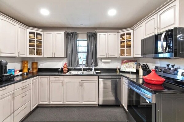 ميكروويف، فرن، موقد طهي مسطح، غسالة أطباق