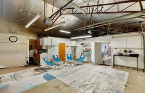 المنشأة من الداخل