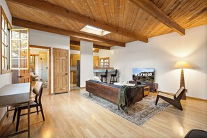 1 soverom, strykejern/-brett og sengetøy