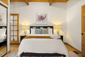 1 soveværelse, strygejern/strygebræt, sengetøj