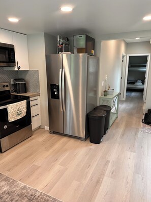 Mikroaaltouuni, uuni, liesi, astianpesukone