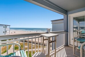 Property grounds - Oceanfront Shore Drive. Steps to Sand. King Suite + Balcony Views. APATBIII (Myrtle Beach)