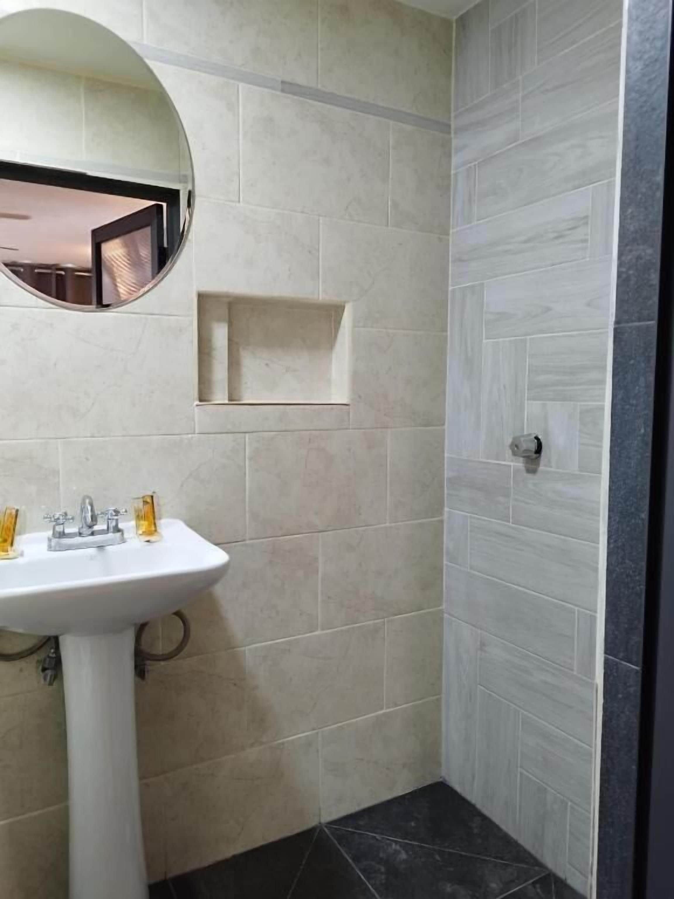 淋浴设施、毛巾、肥皂、洗发水