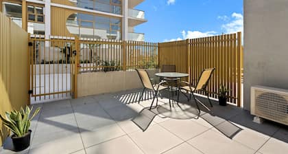 Comfortable 1-bed Retreat With Courtyard & Parking