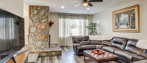 Televisión y chimenea