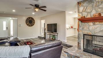 Télévision, cheminée