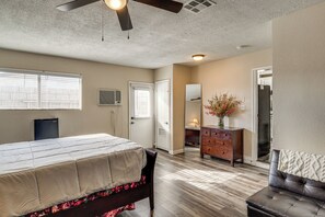 4 habitaciones, escritorio, tabla de planchar con plancha y internet 