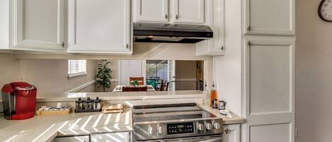 Fridge, microwave, stovetop, dishwasher