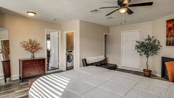 4 chambres, bureau, fer et planche Ă repasser, accĂšs Internet