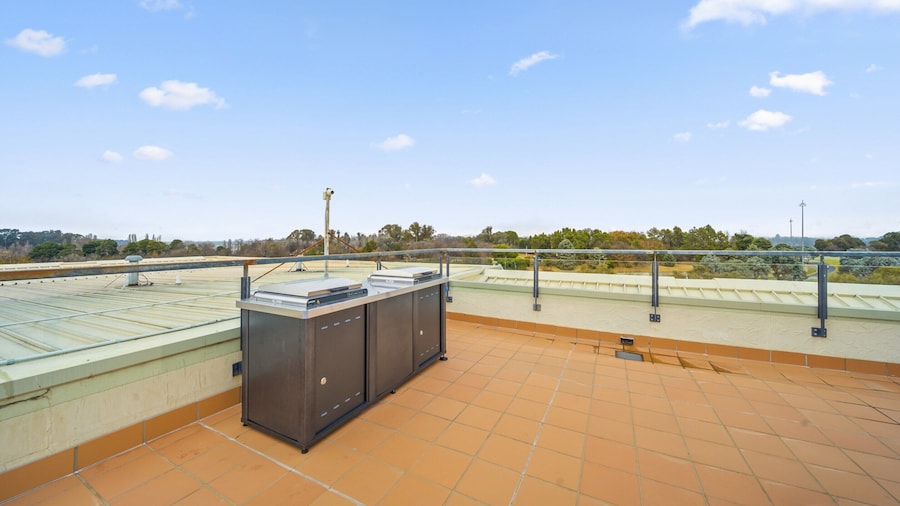 Loft-style CBD 1-bed With Rooftop Terrace & BBQ