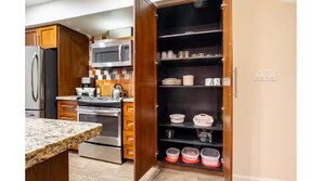 Fridge, microwave, stovetop, dishwasher