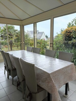 تناول الطعام