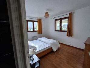 4 bedrooms, iron/ironing board, WiFi - House 8-10 persons 5 min walk from the beach (Sarzeau)