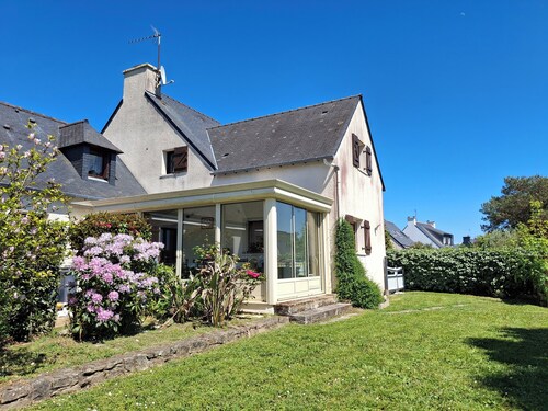 House 8-10 persons 5 min walk from the beach