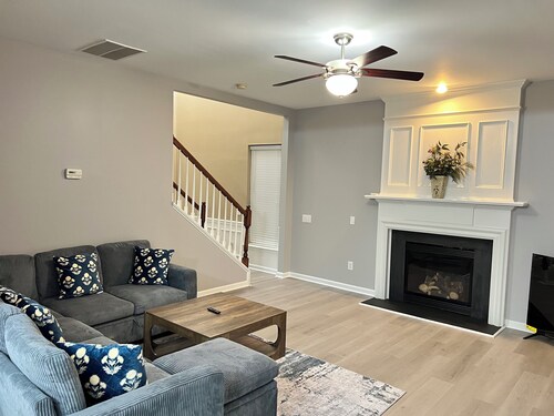 Expansive 5BR Home steps away from Trader Joe's