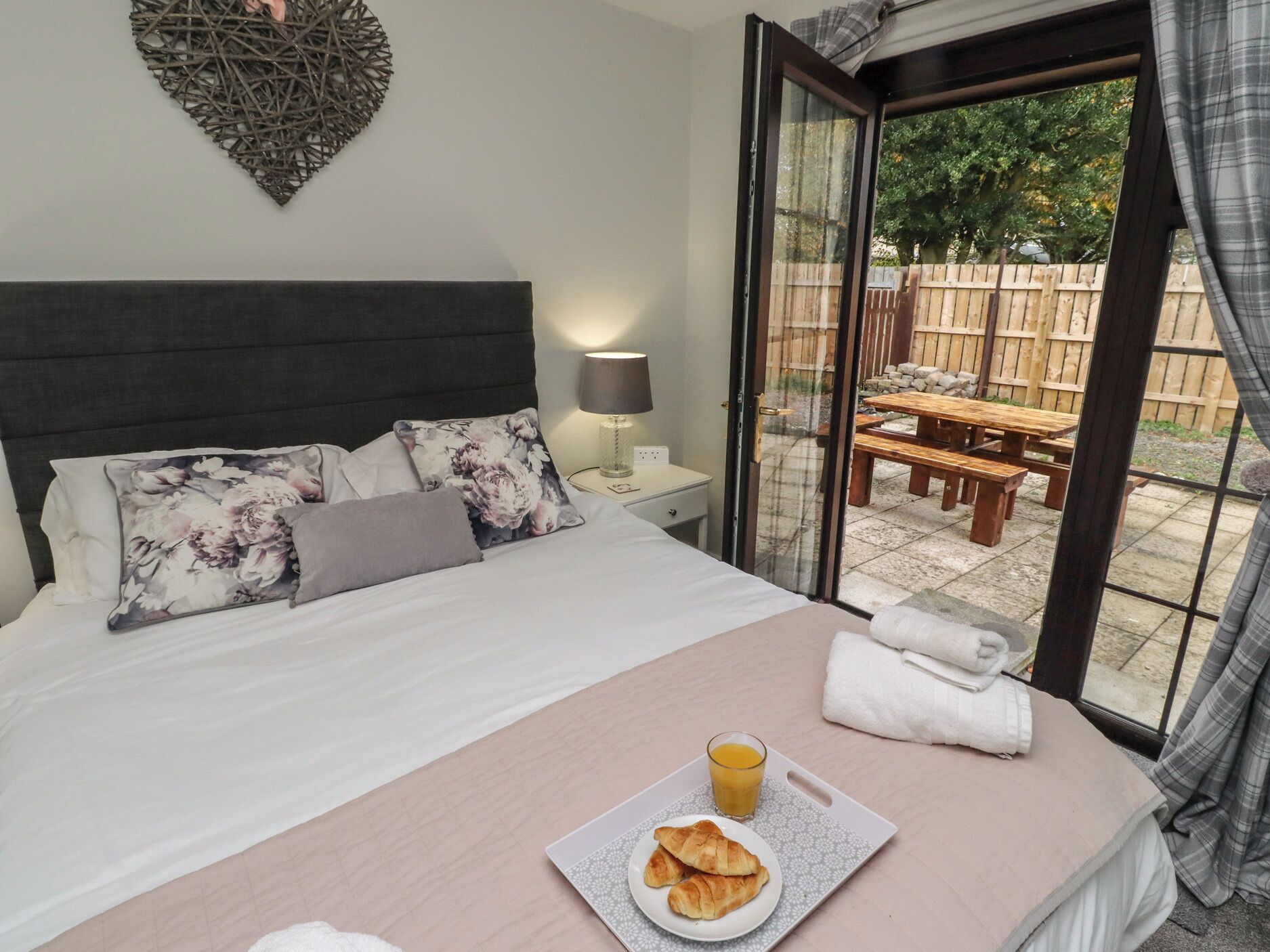 3 bedrooms, individually decorated, individually furnished, free WiFi