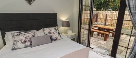 3 bedrooms, individually decorated, individually furnished, free WiFi