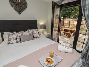 3 bedrooms, individually decorated, individually furnished, free WiFi