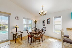 Dining - Dog friendly home with heating optional pool, lanai, and washer & dryer (Rotonda West)