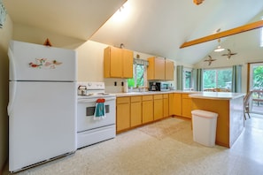 ثلاجة، ميكروويف، موقد طهي مسطح، ماكينة لصنع القهوة/الشاي