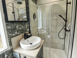 Shower - Heather William Lodge (Woodhall Spa)