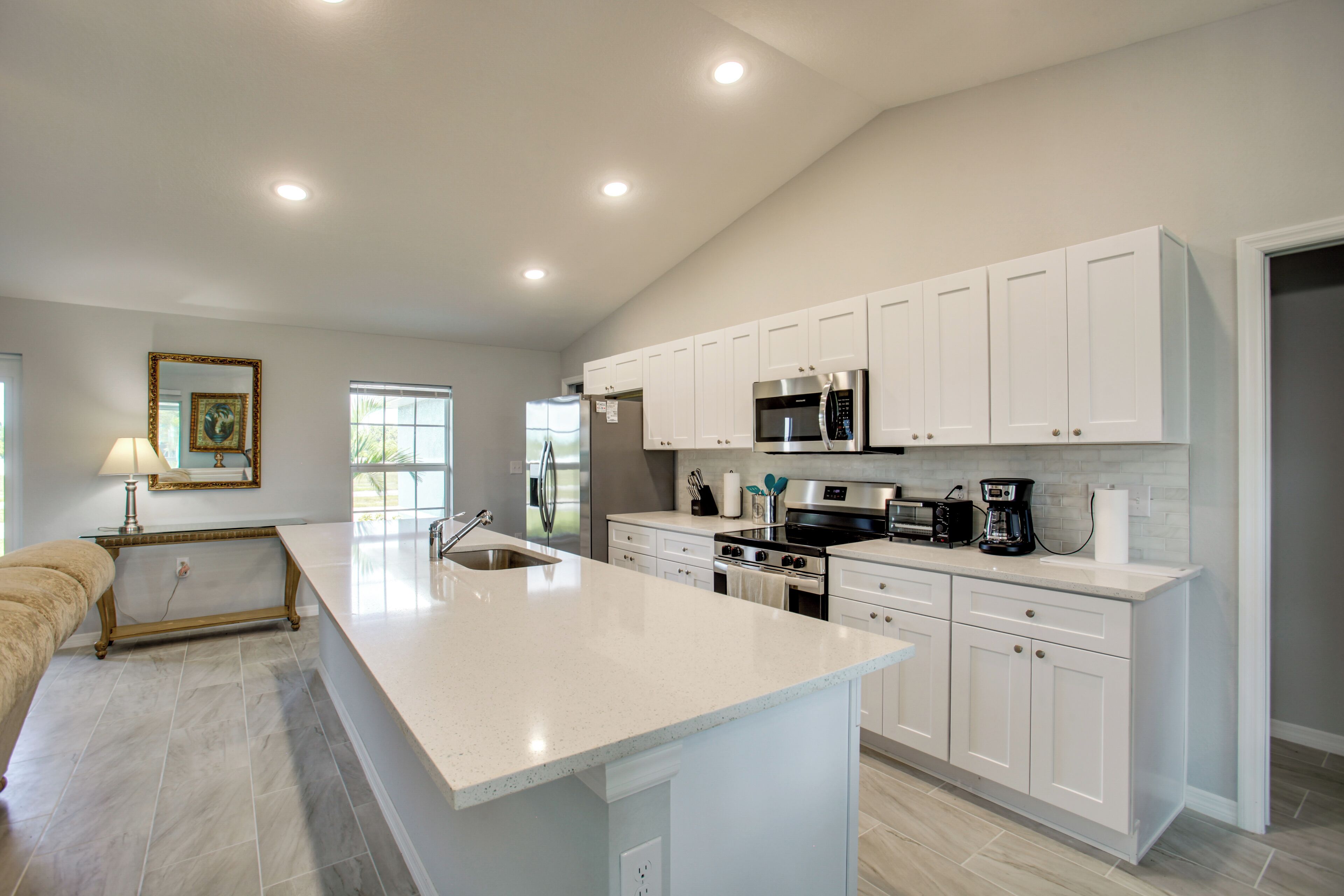 Fridge, microwave, stovetop, dishwasher