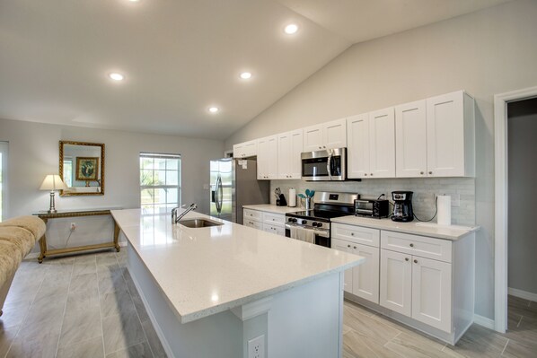 Fridge, microwave, stovetop, dishwasher