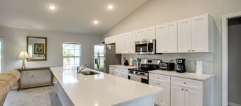 Fish, Golf & Beach-Hop! Family Home in Cape Coral