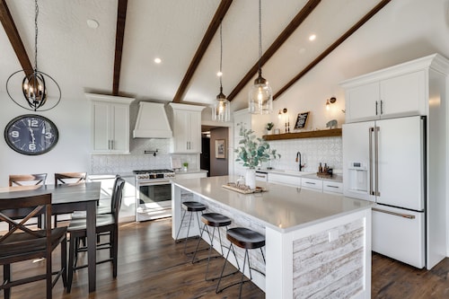 Mtn Views, Hot Tub + Fire Pit: Black Hills Retreat