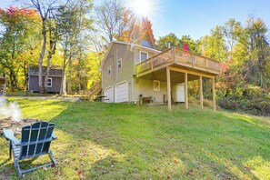 Exterior - 7 Mi to Main Street: Cabin w/ Deck in Stanley! (Stanley)