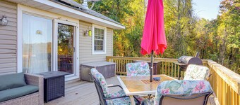 7 Mi to Main Street: Cabin w/ Deck in Stanley!