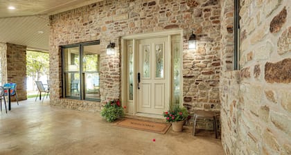 Family Friendly! Lakefront Escape in Pottsboro