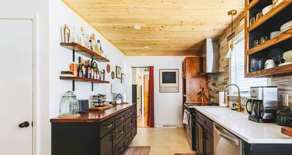 Central, Stylish 3/2 Family Home + Great Amenities