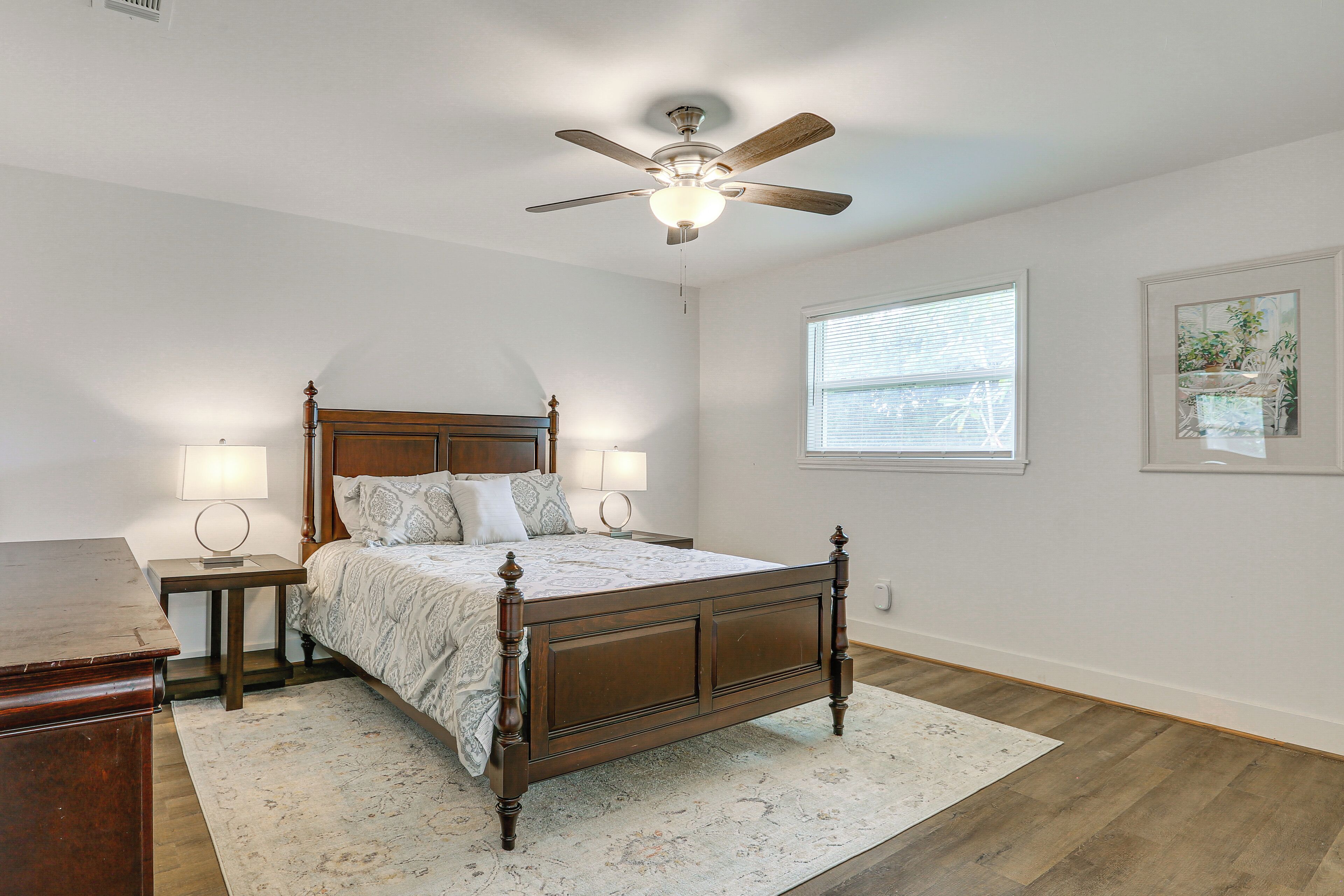 2 bedrooms, internet, bed sheets