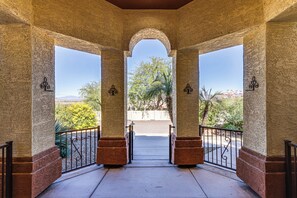 Property grounds - Group-Friendly Escape w/ Views in North Phoenix! (Phoenix)