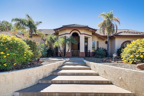 Groups Welcome! Home w/ Pool + Patio in N Phoenix